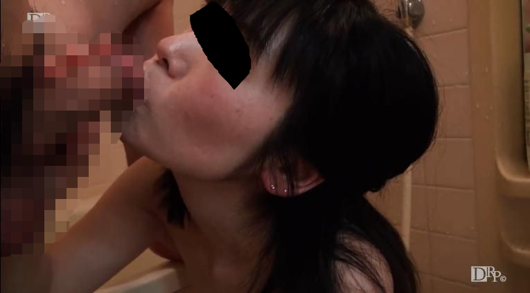 シャワーでフェラチオ　坂本悦子